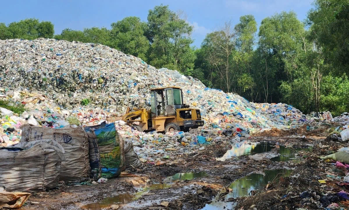 Municipal solid waste at a landfill in Vietnam